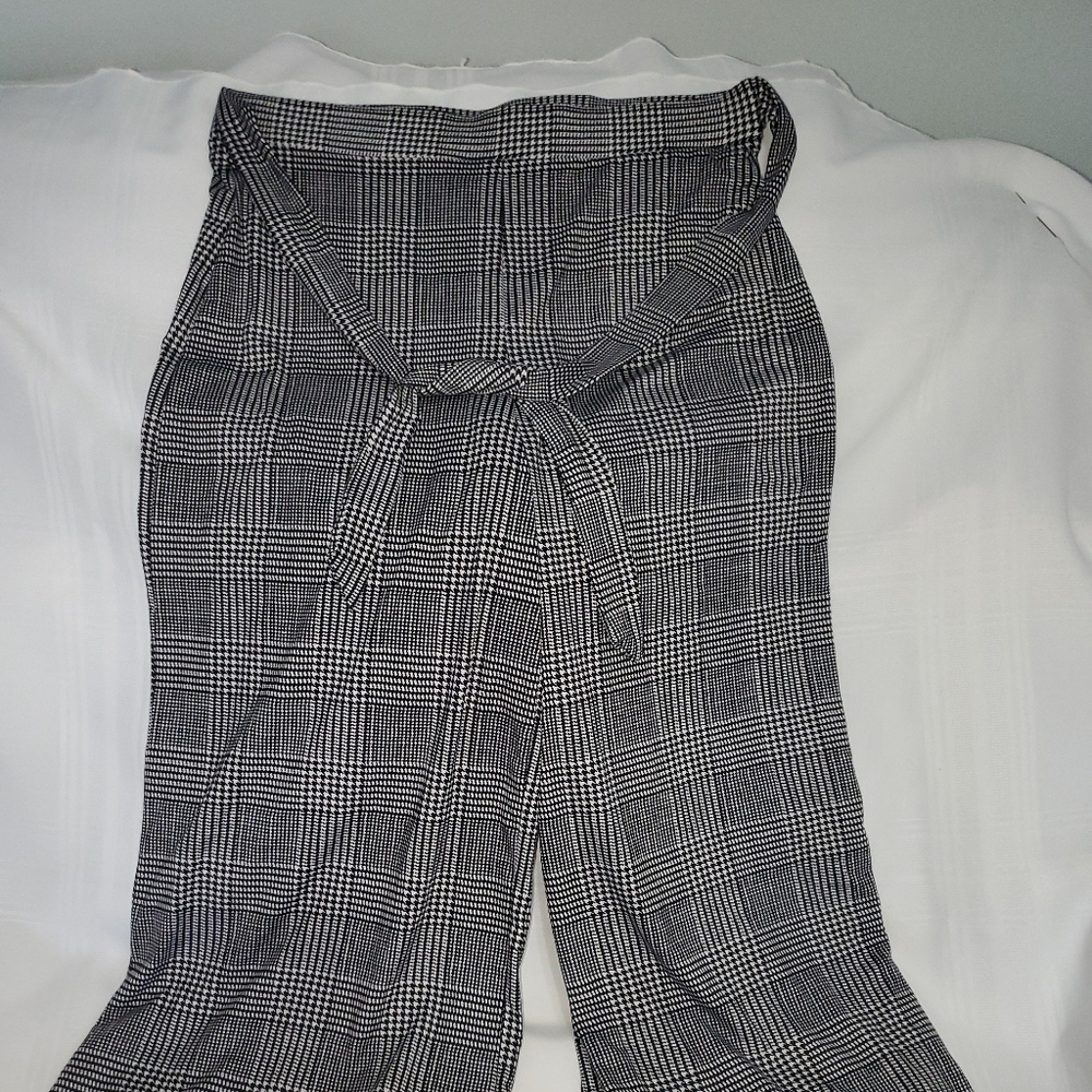 No Comment Stripe Wide Leg Knit Crop Pants - SIZE L - Charcoal and White